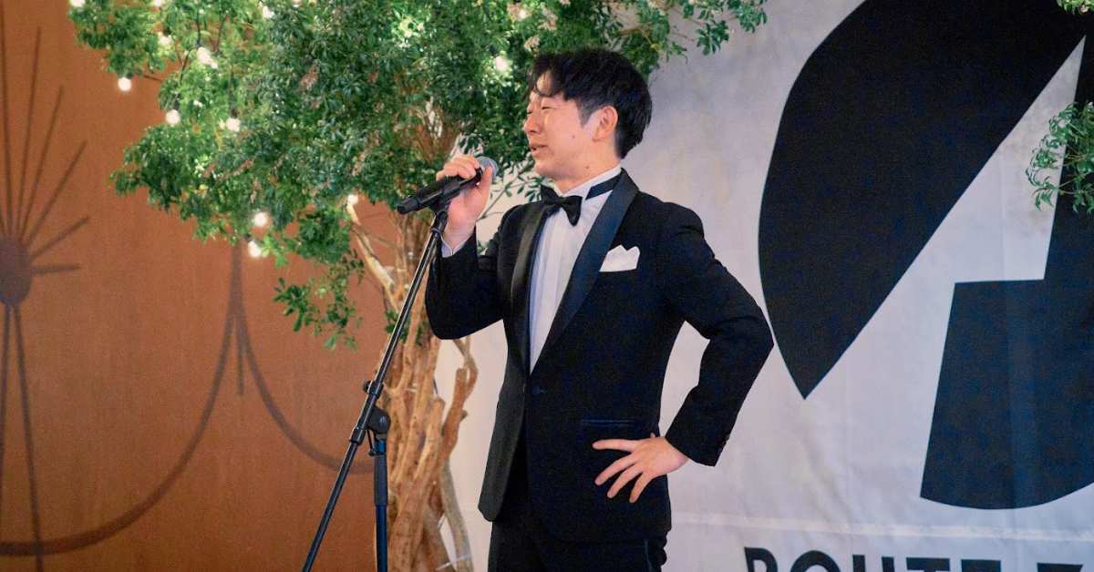 岡本が語った、10年の歩みと支えてくれた人への感謝の様子