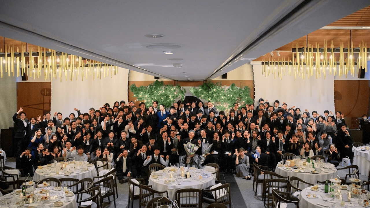 笑顔で集まるルートゼロのメンバーの集合写真